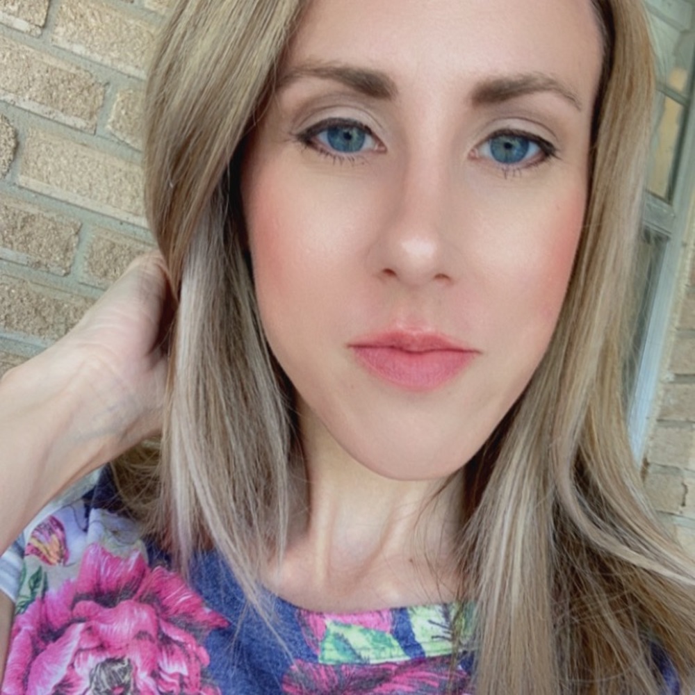 Meet your Posher, Stacie.